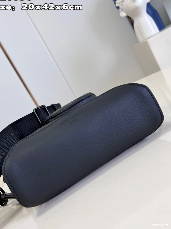 WIS Duo LOUIS VUITTON Slingbag 0215